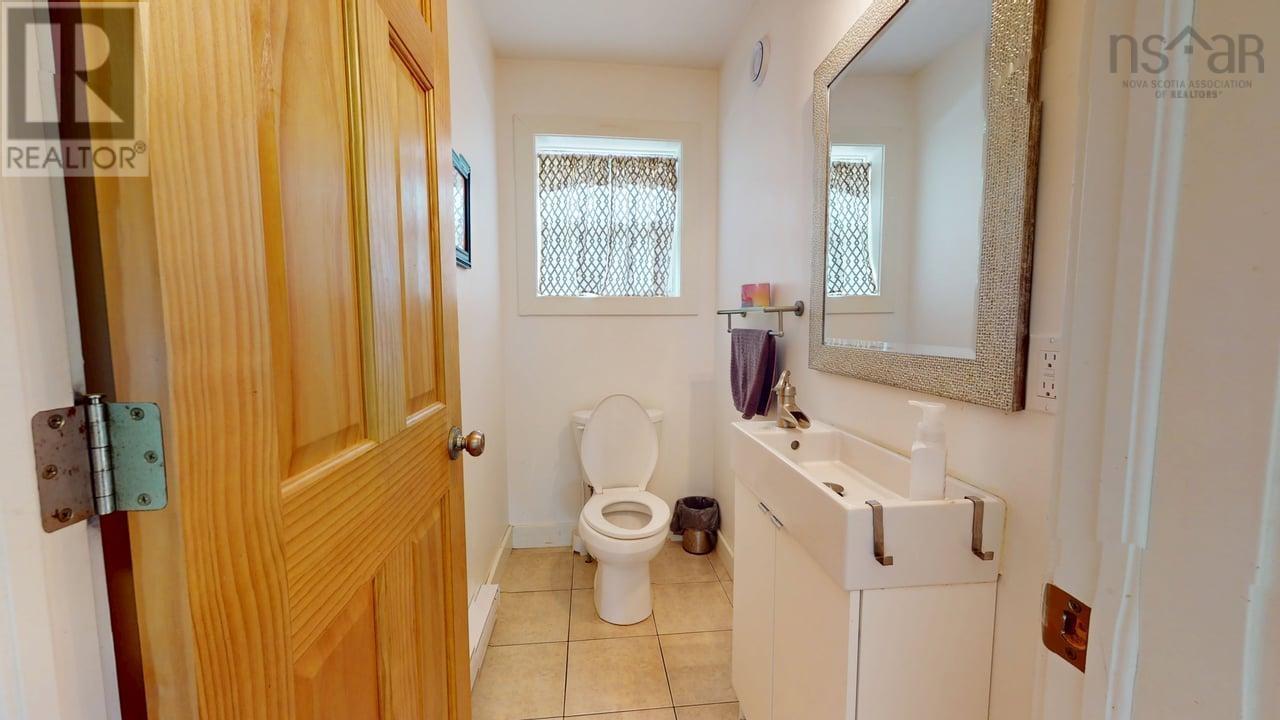 656 Ohio East Road Property Photo 5