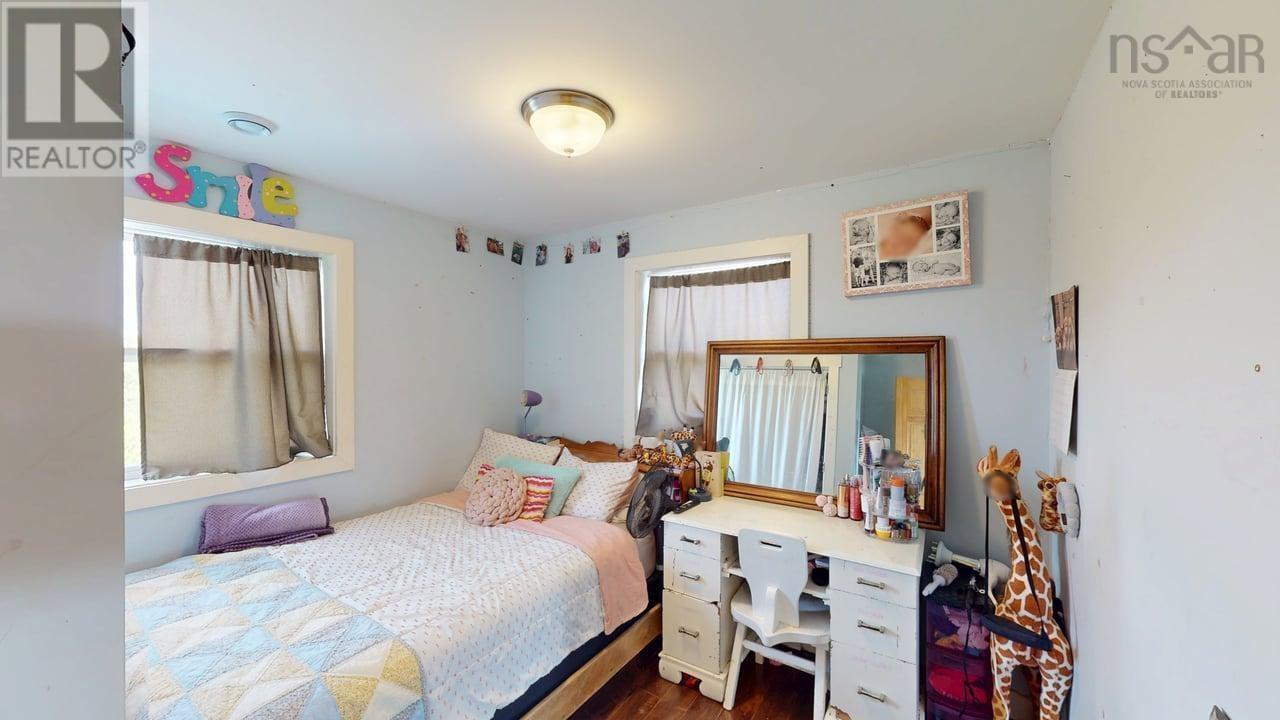 656 Ohio East Road Property Photo 8