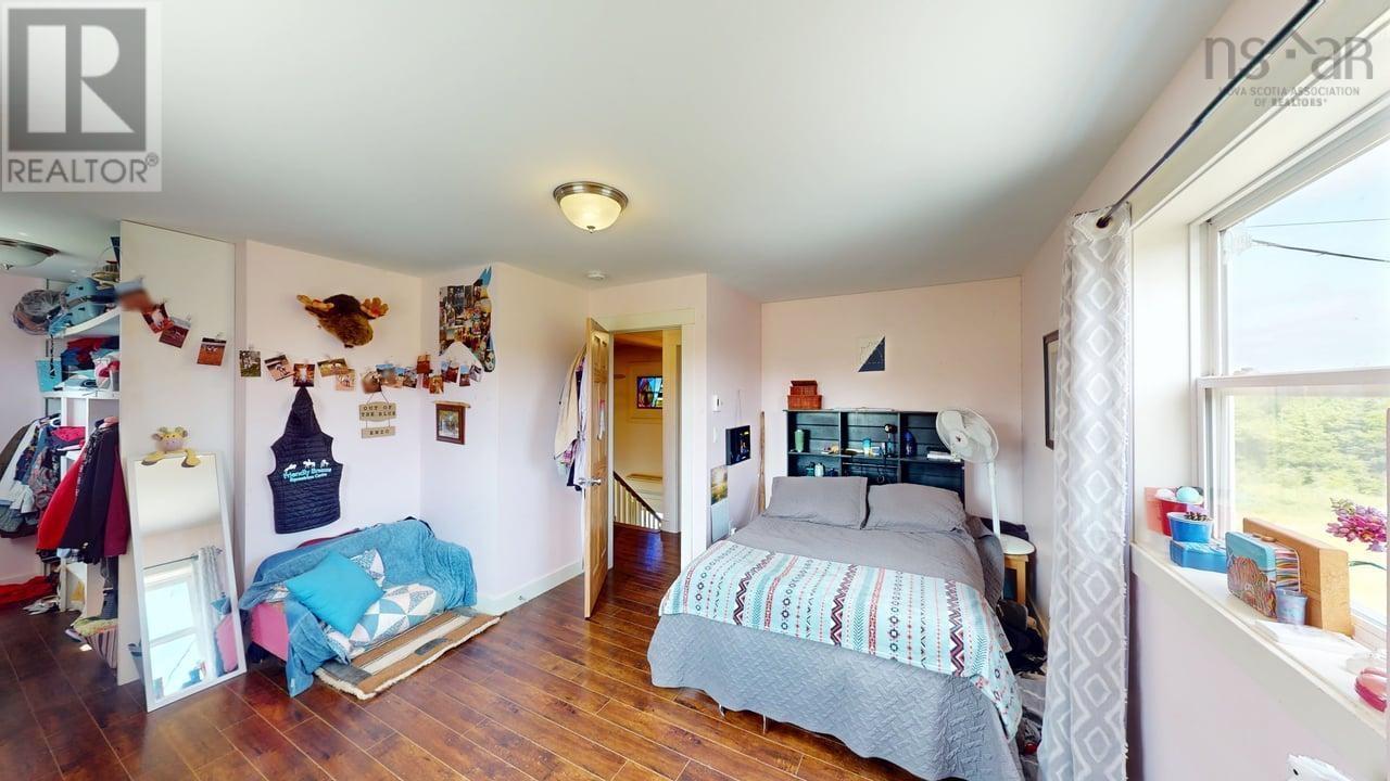 656 Ohio East Road Property Photo 9