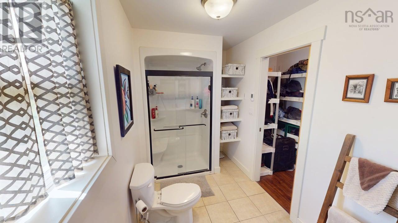 656 Ohio East Road Property Photo 11