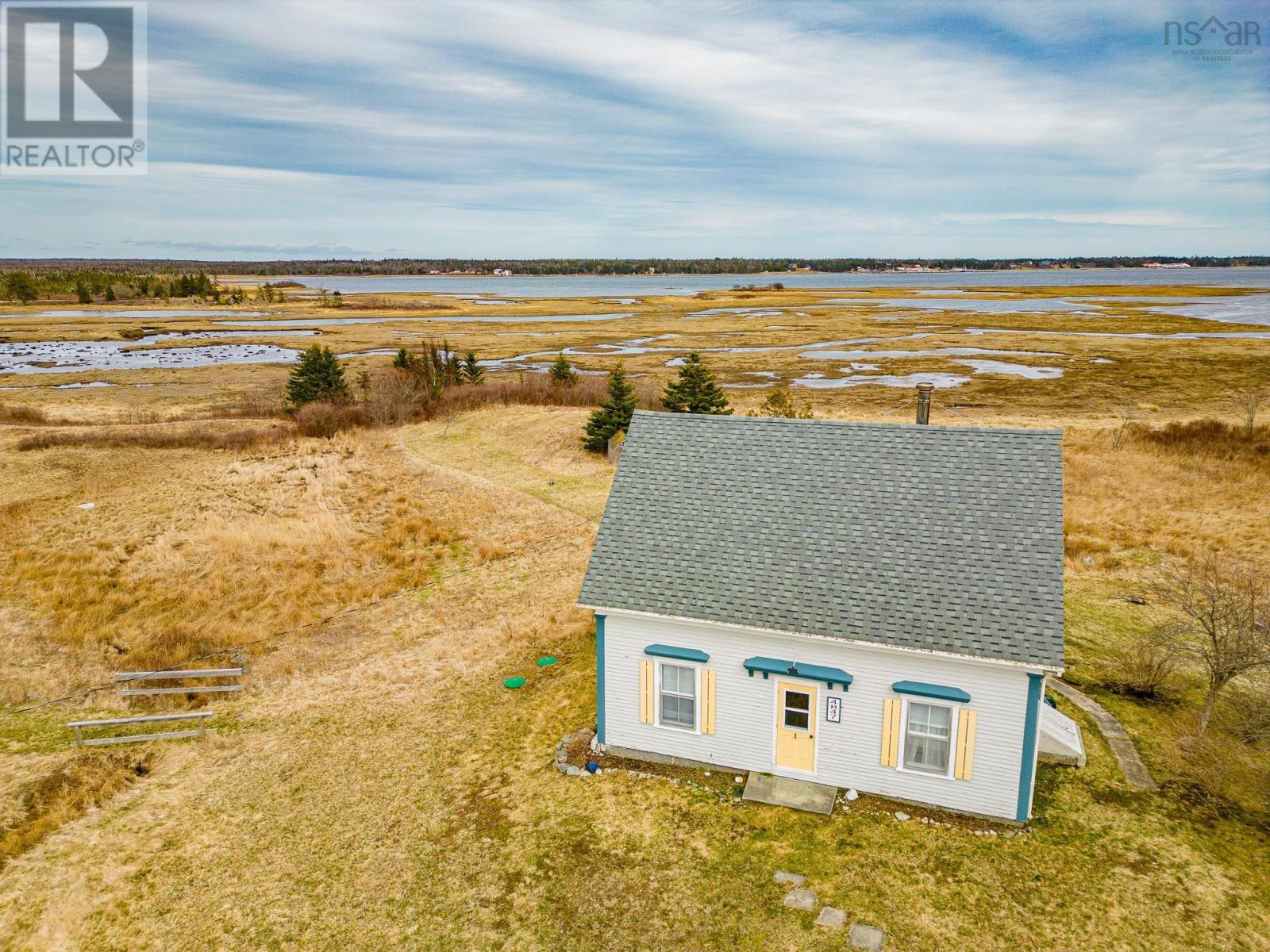 4847 Shore Road Property Photo 6