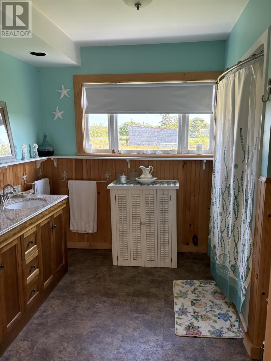 4664 Trans Canada Highway Property Photo 16