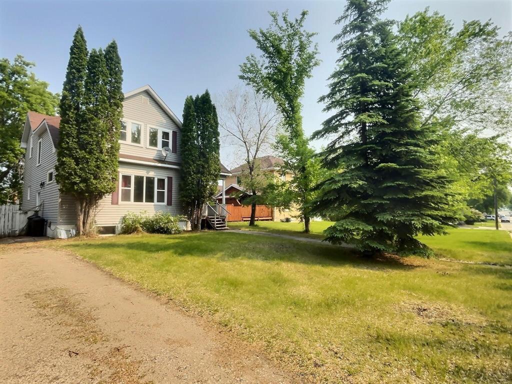 422 Lacrosse Street W Property Photo 1