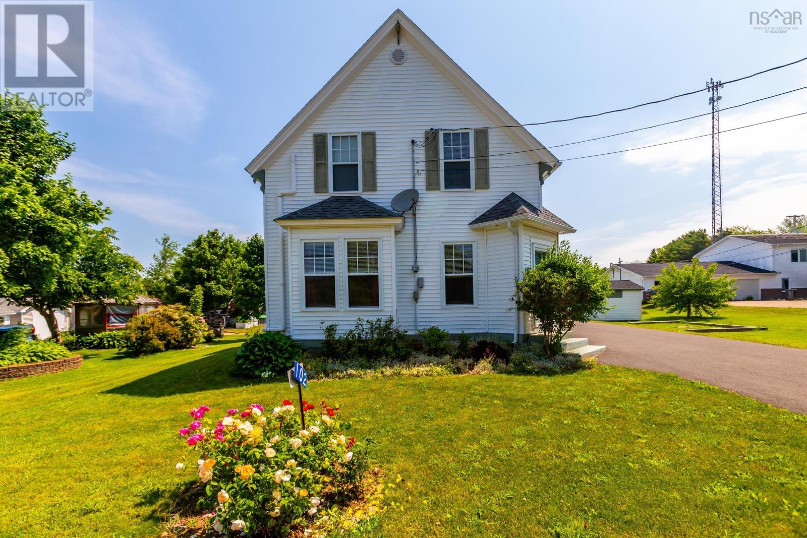 102 Lawrencetown Lane Property Photo