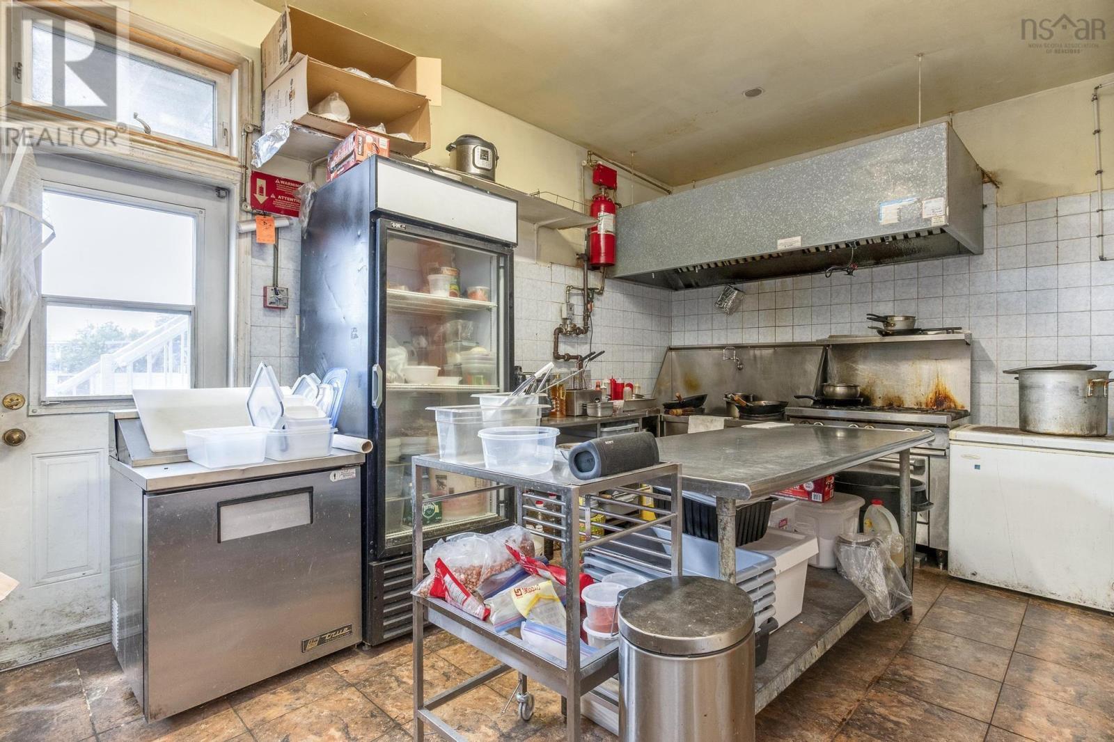 5566 Fenwick Street Property Photo 11
