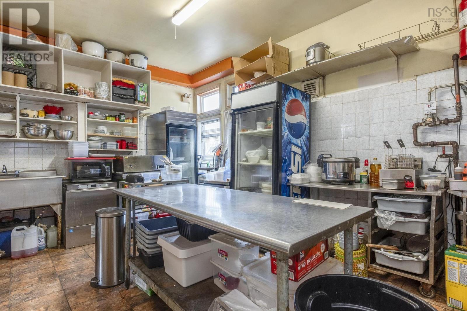 5566 Fenwick Street Property Photo 14