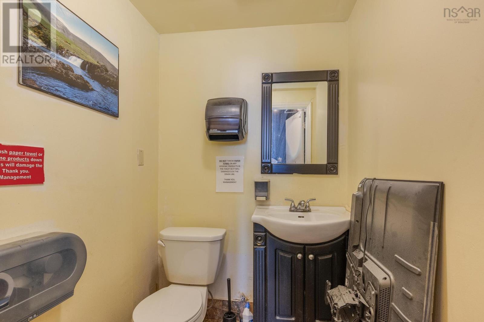 5566 Fenwick Street Property Photo 16