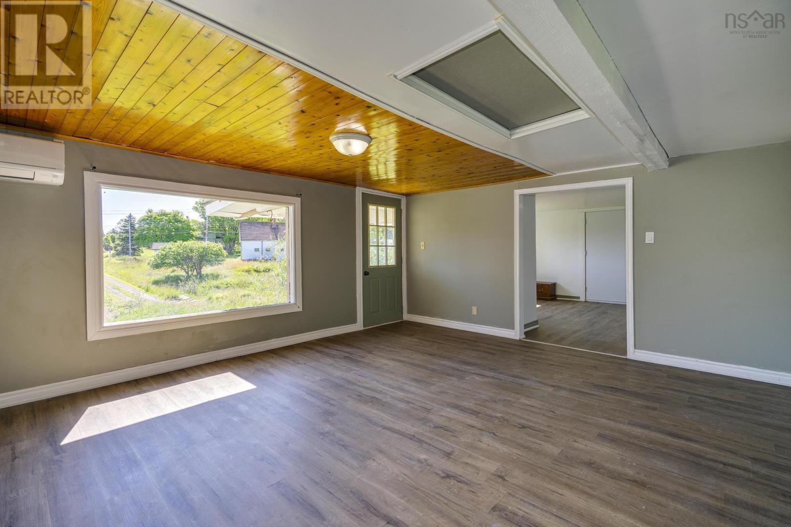 18 Outhouse Lane Property Photo 8