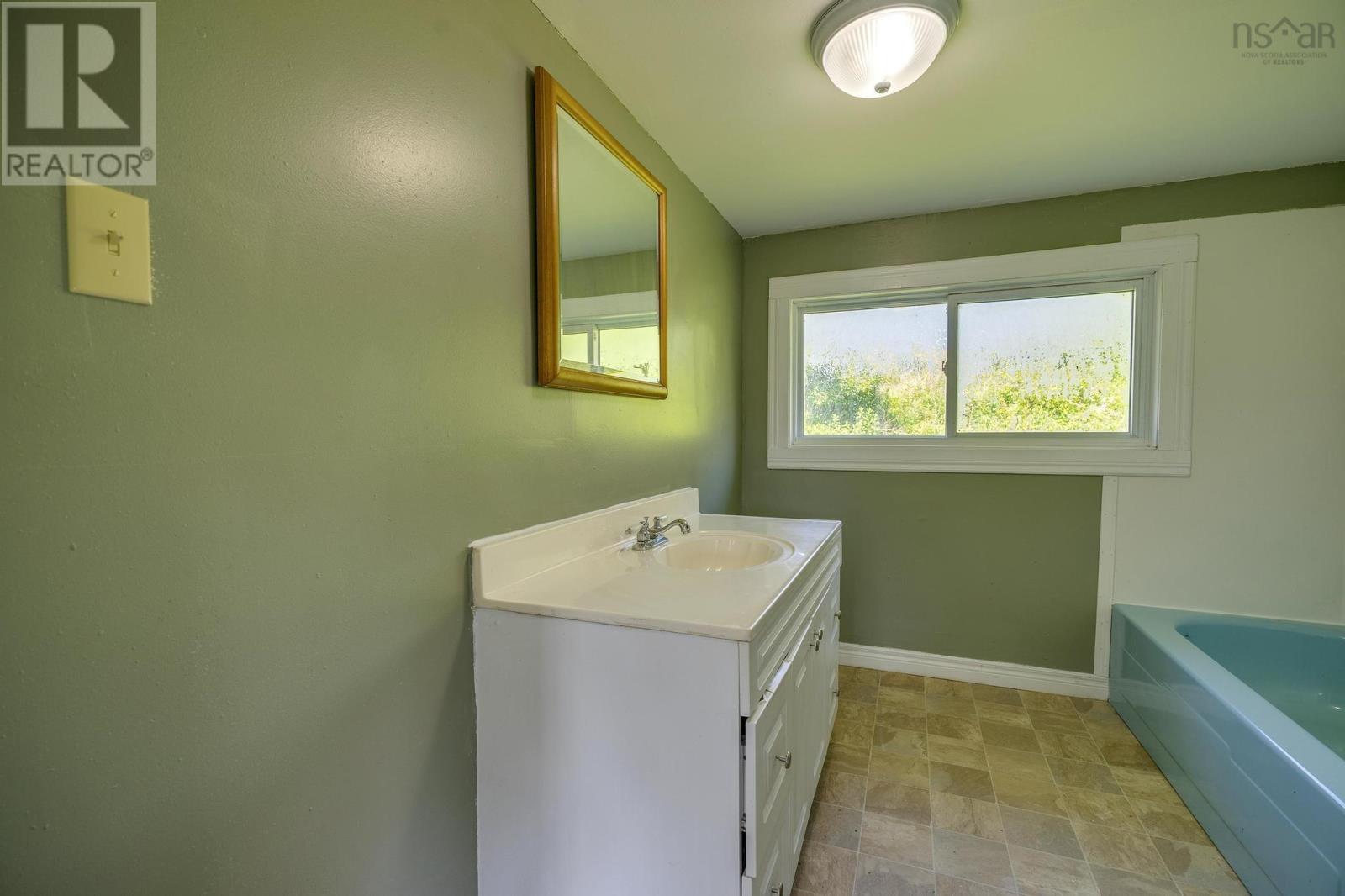 18 Outhouse Lane Property Photo 11