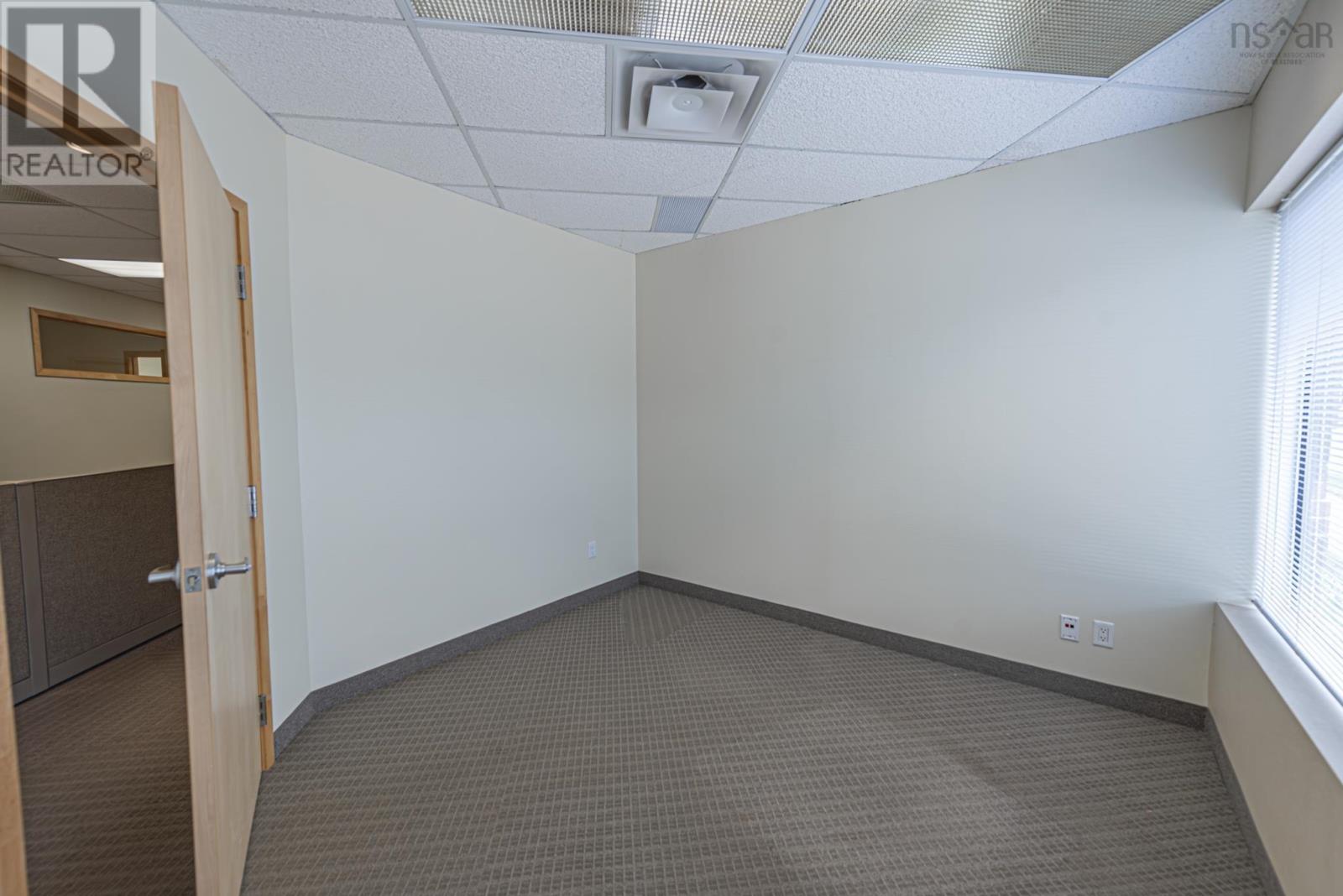 535 East River Road Property Photo 14