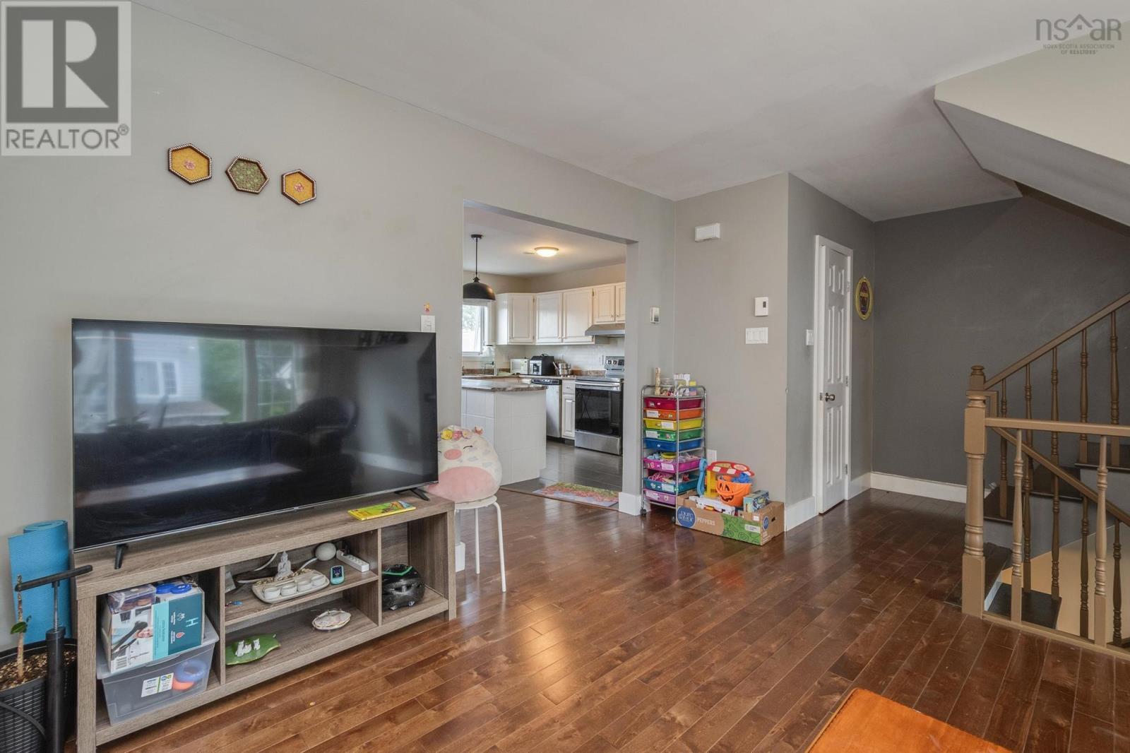 225 Farnham Gate Road Property Photo 12