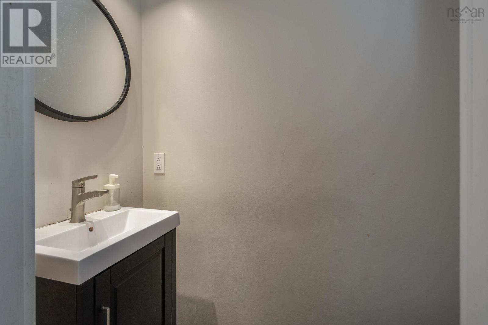 225 Farnham Gate Road Property Photo 13