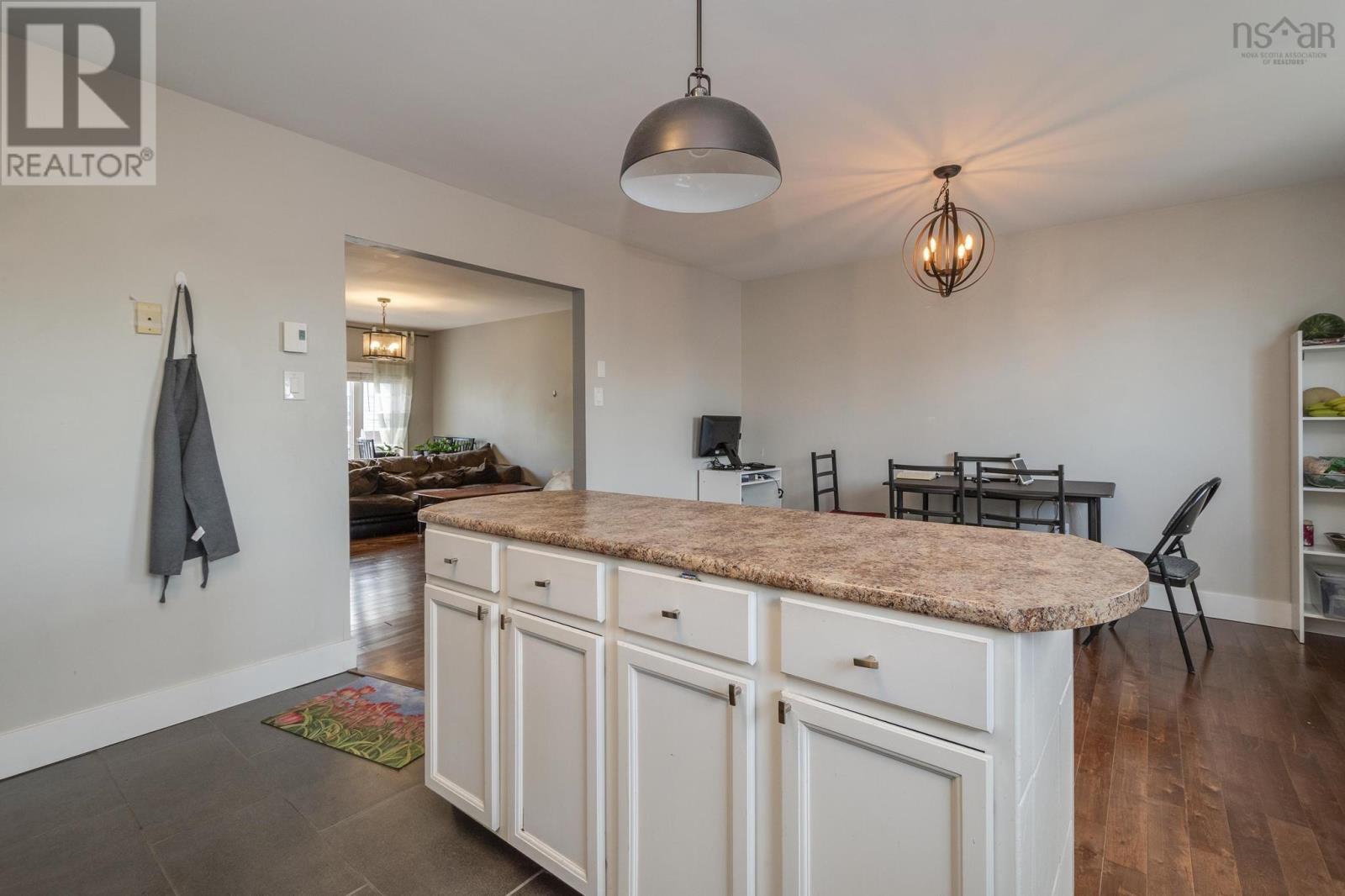 225 Farnham Gate Road Property Photo 17