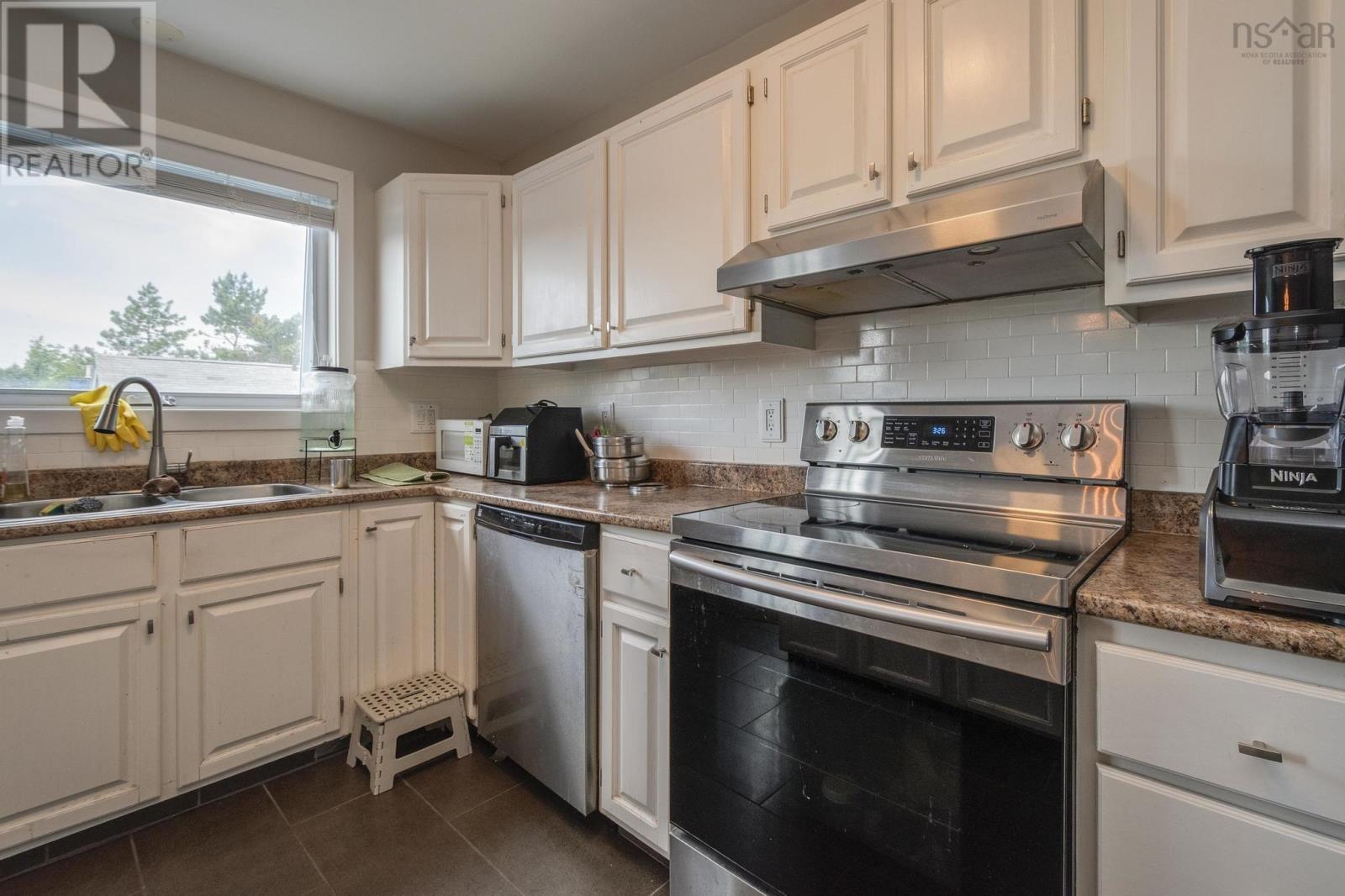 225 Farnham Gate Road Property Photo 19