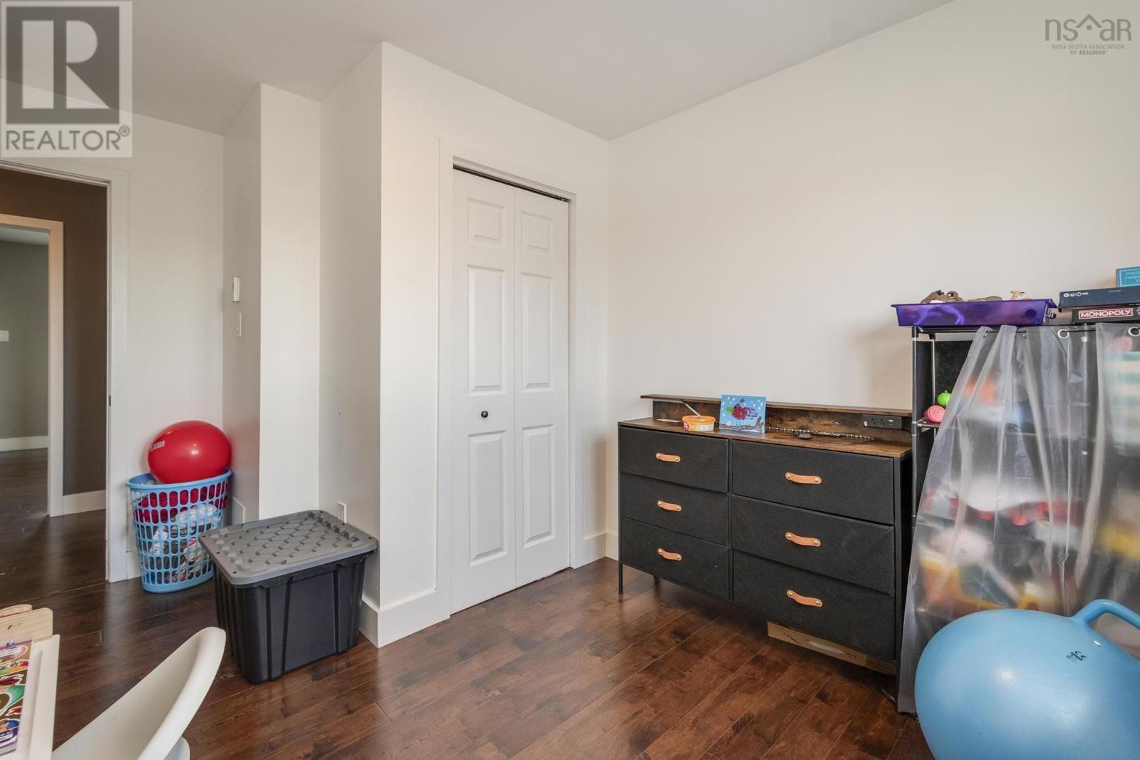 225 Farnham Gate Road Property Photo 32