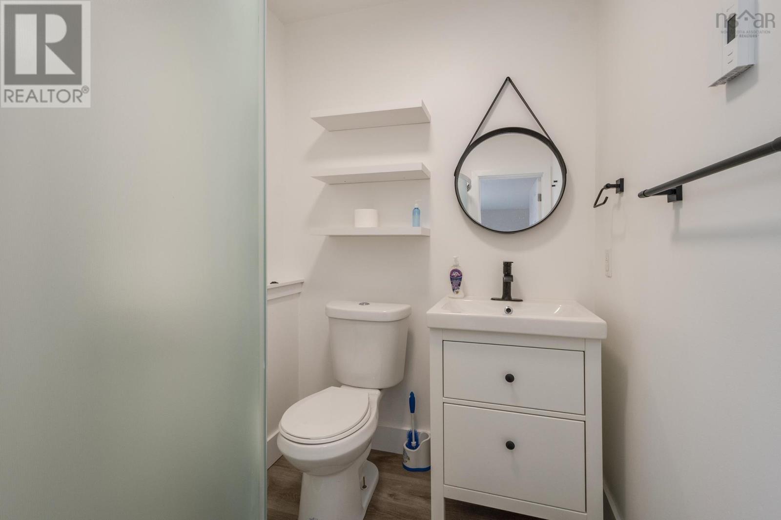 225 Farnham Gate Road Property Photo 38