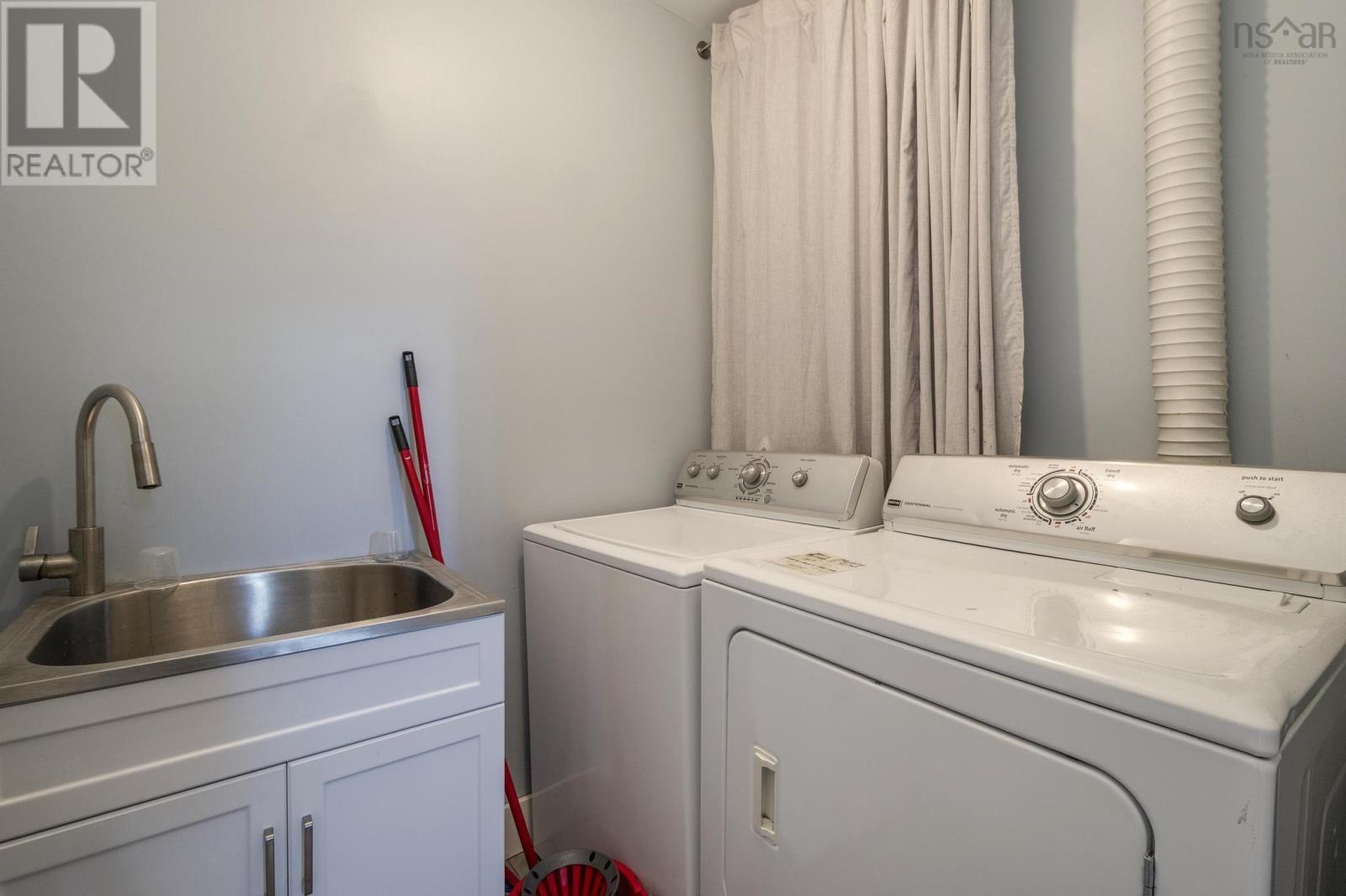 225 Farnham Gate Road Property Photo 39