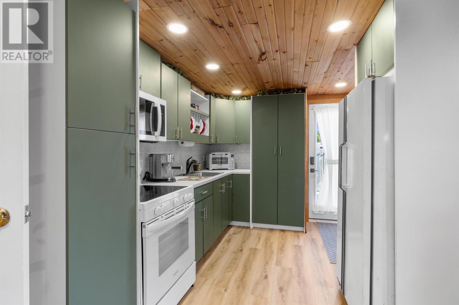 56 Spruce Lane Property Photo 7