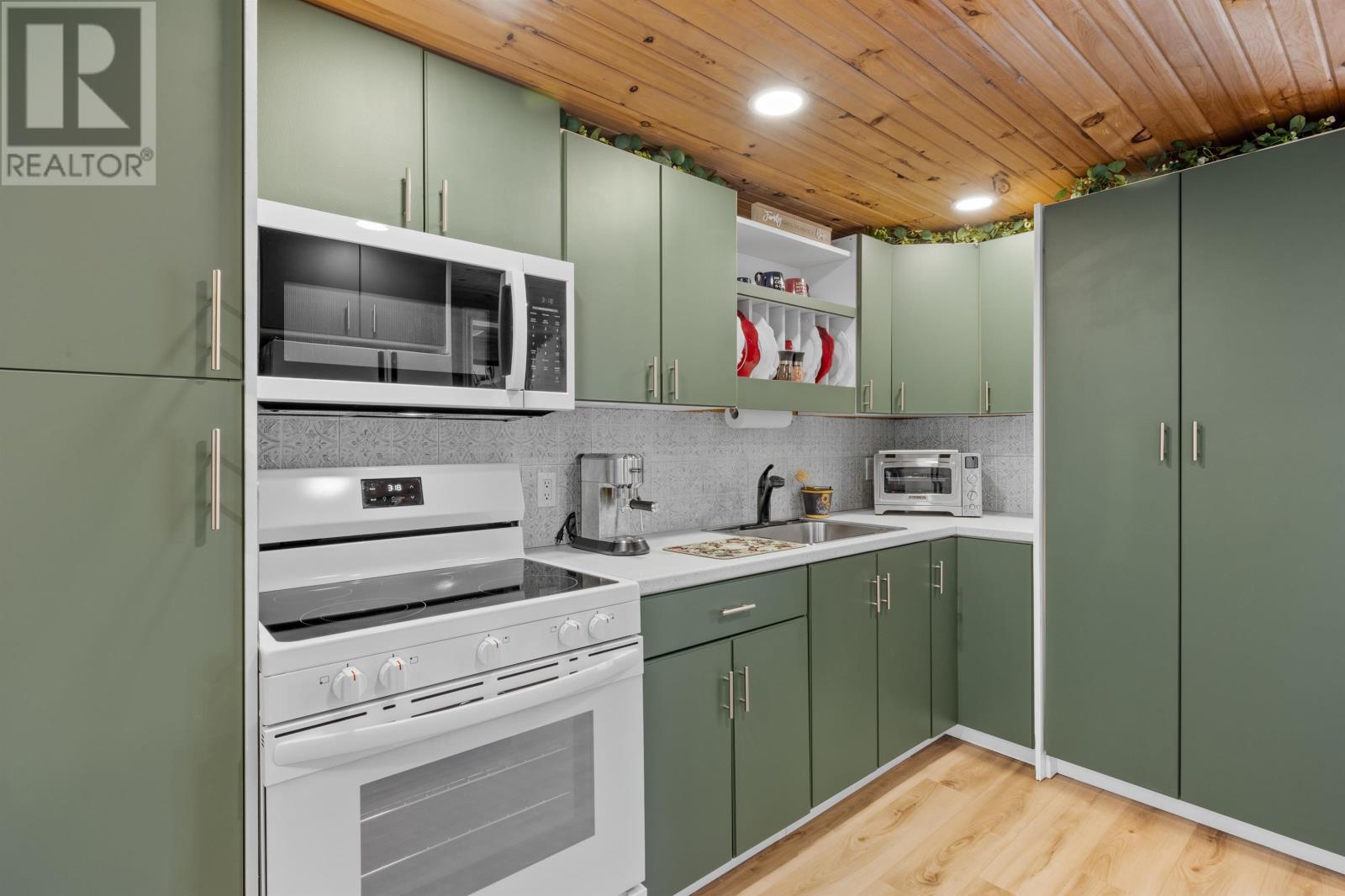 56 Spruce Lane Property Photo 9