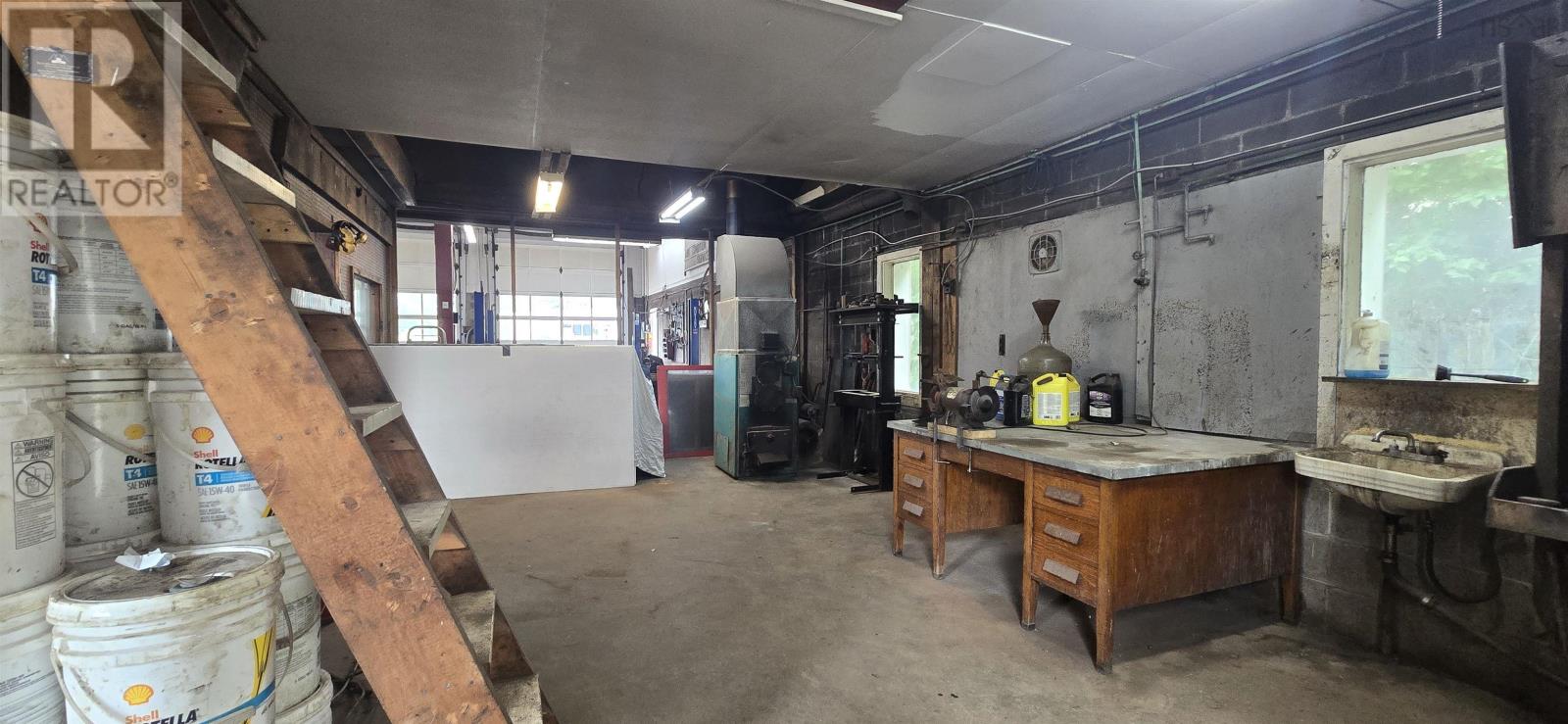 8843 Commercial Street Property Photo 11