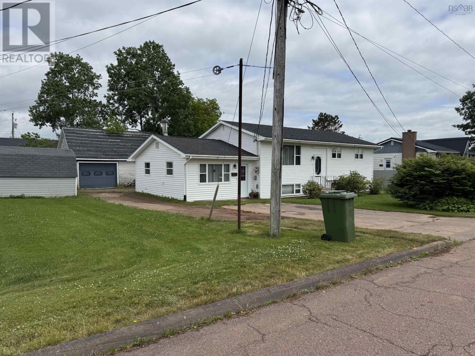 7 Thompson Drive Property Photo 1