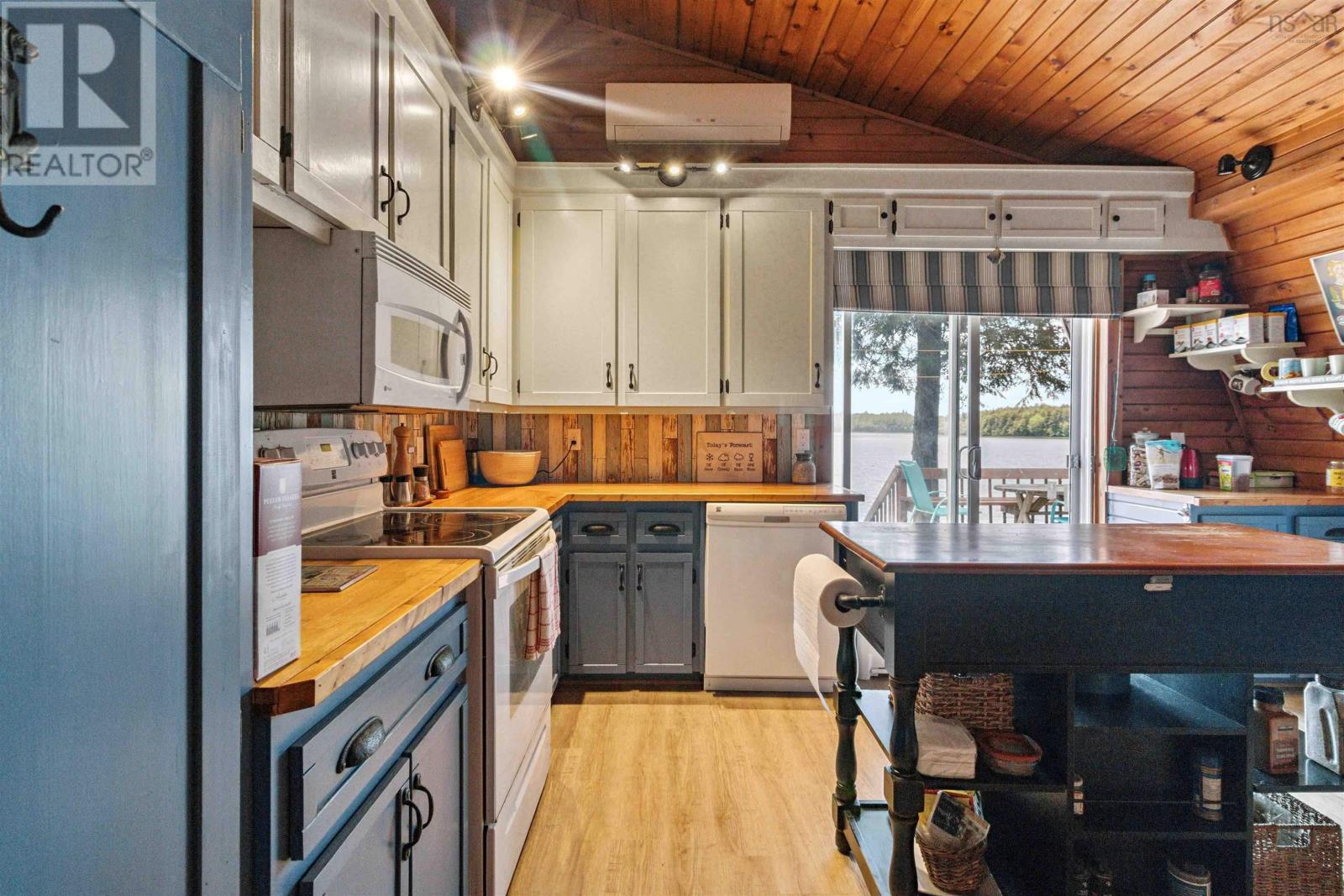 12439 Peskawa Close Street Property Photo 26