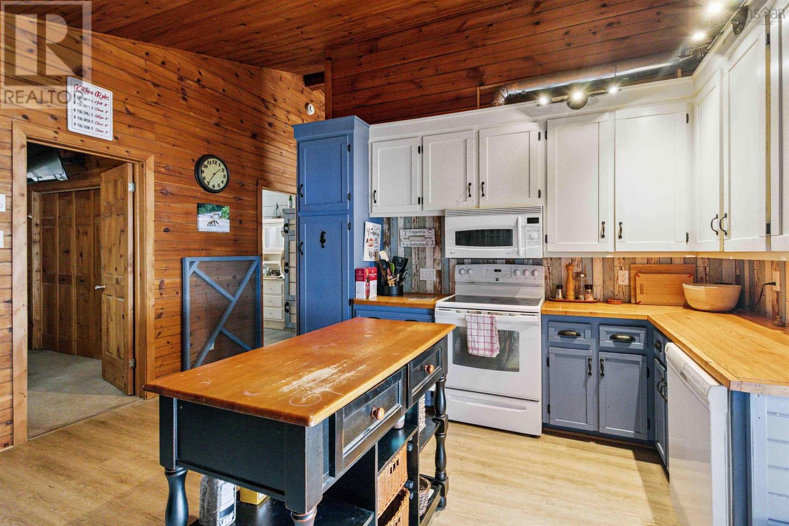 12439 Peskawa Close Street Property Photo 28