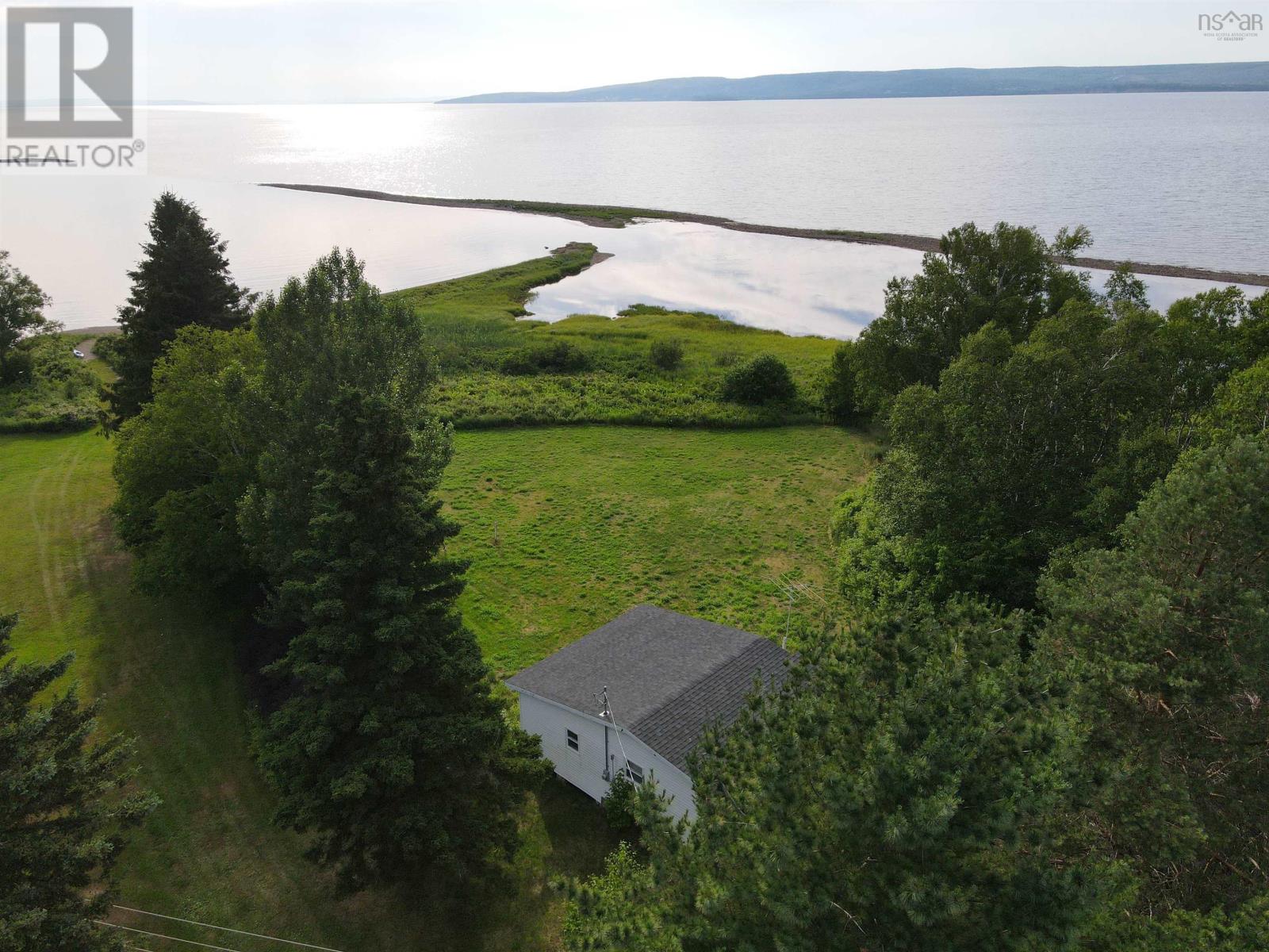 8356 East Bay Highway Property Photo 1