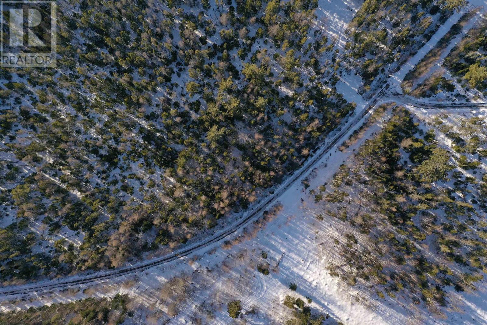 Emerald Drive, Emerald Estates