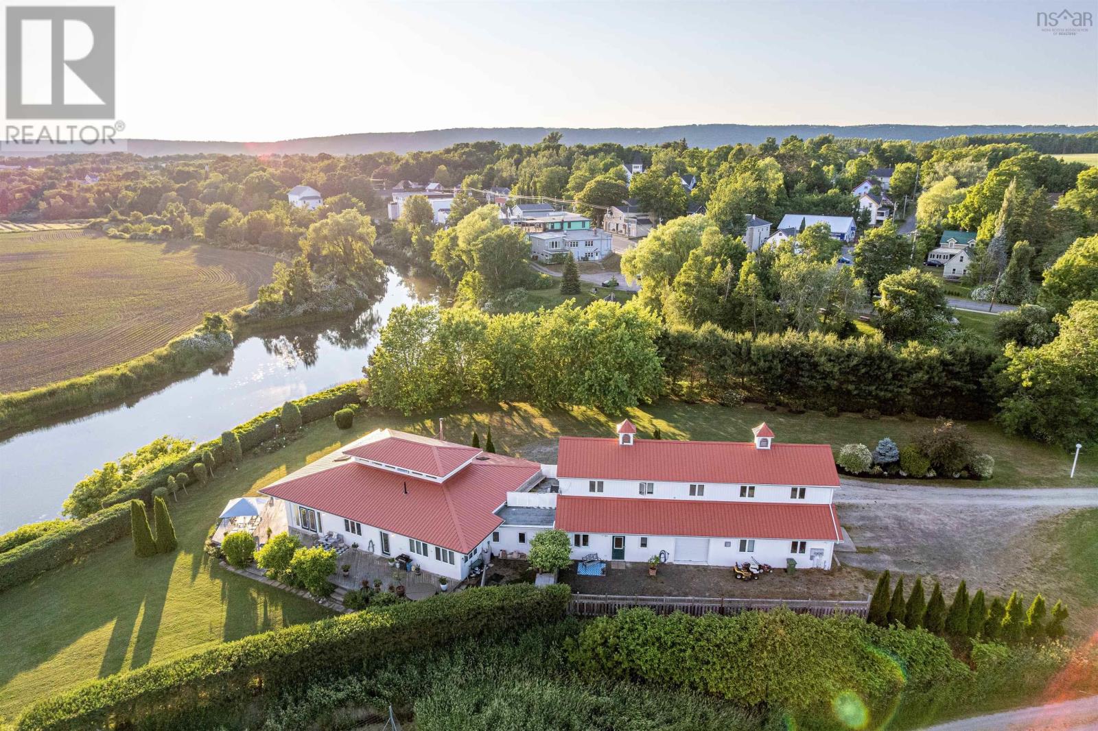 9878 Main Street Property Photo 1