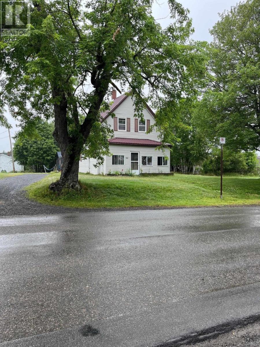 2060 Queen Street Property Photo 6