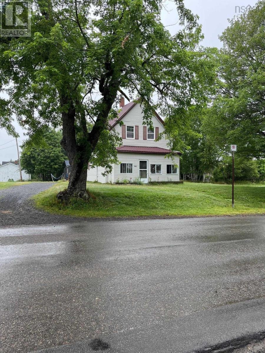 2060 Queen Street Property Photo 7