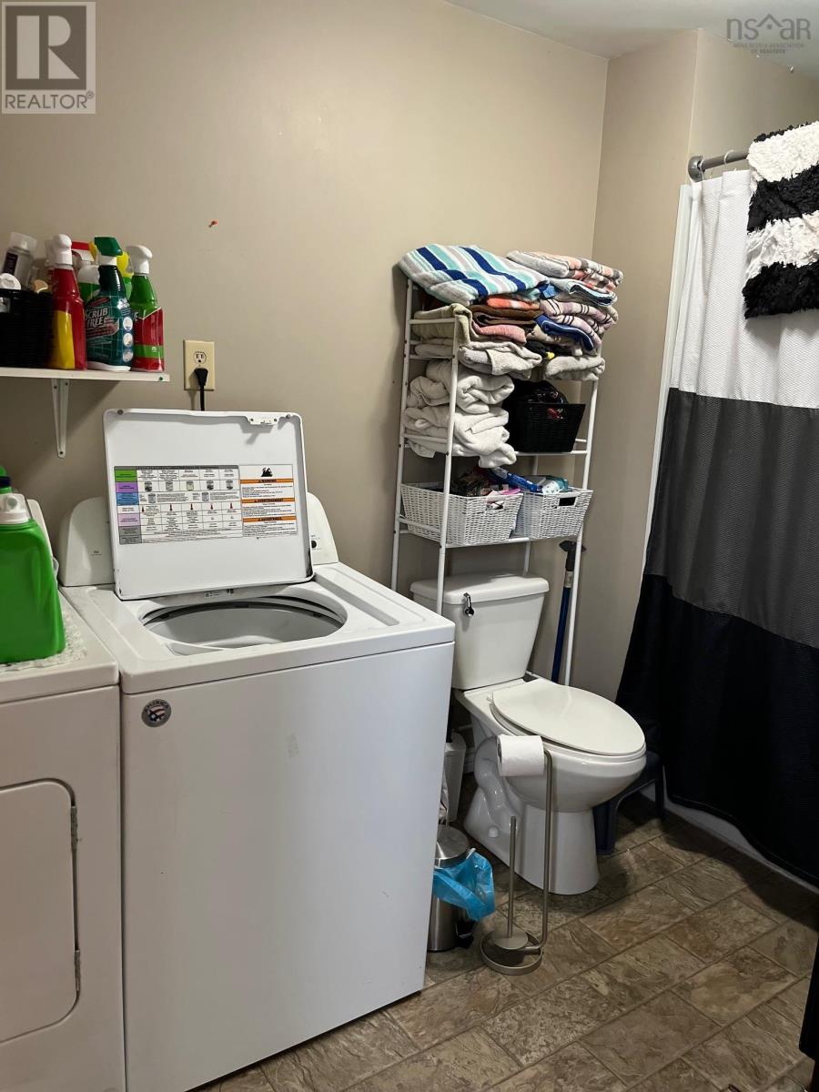 2060 Queen Street Property Photo 12