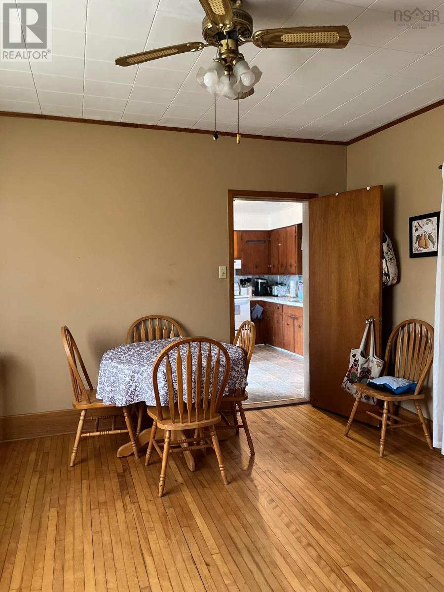 2060 Queen Street Property Photo 13