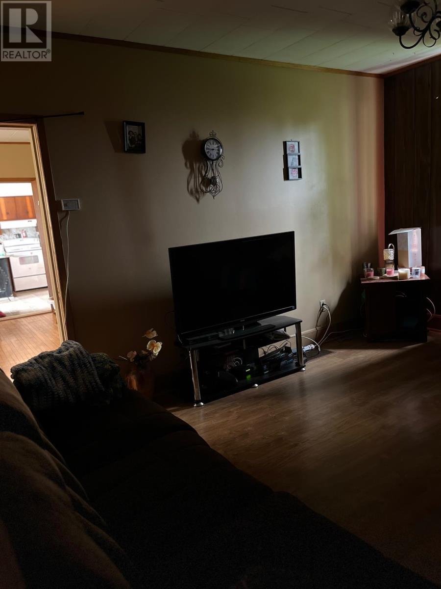 2060 Queen Street Property Photo 14