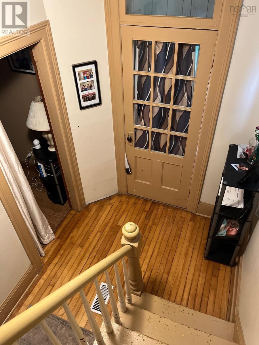 2060 Queen Street Property Photo 15