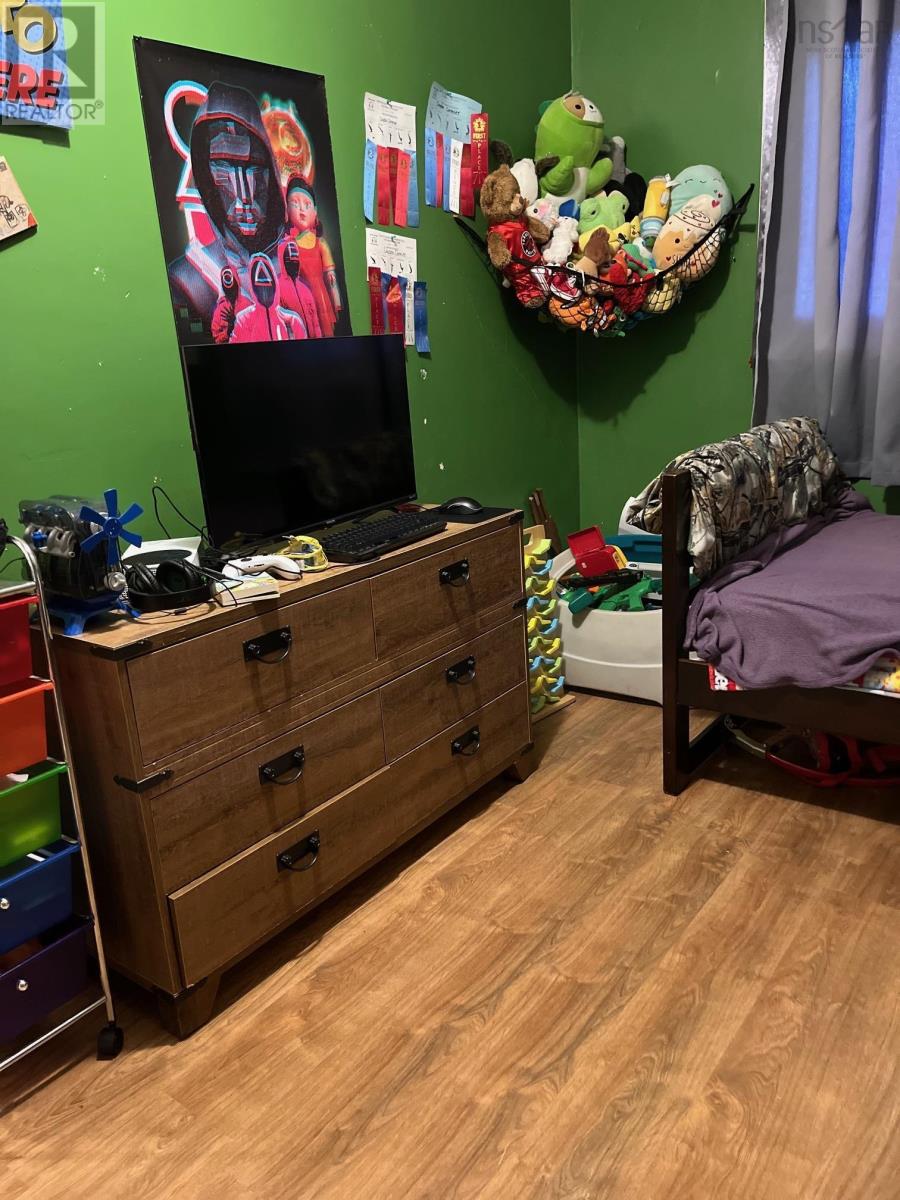 2060 Queen Street Property Photo 16