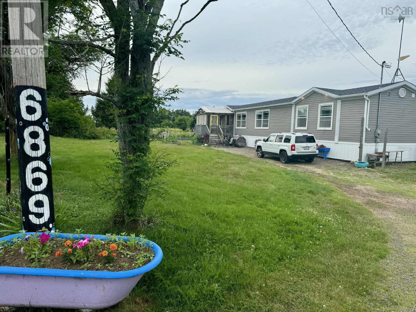 6869 Highway 2 Property Photo 1