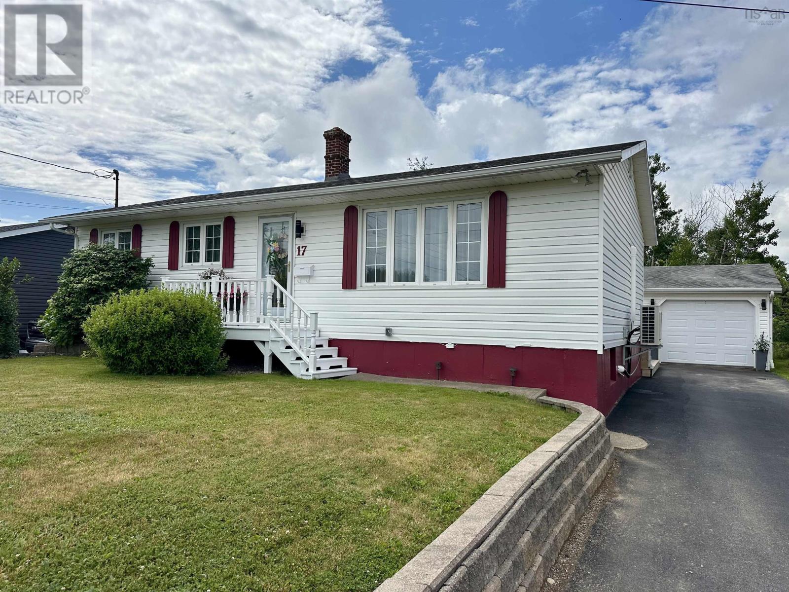 17 Willowdale Drive Property Photo 1