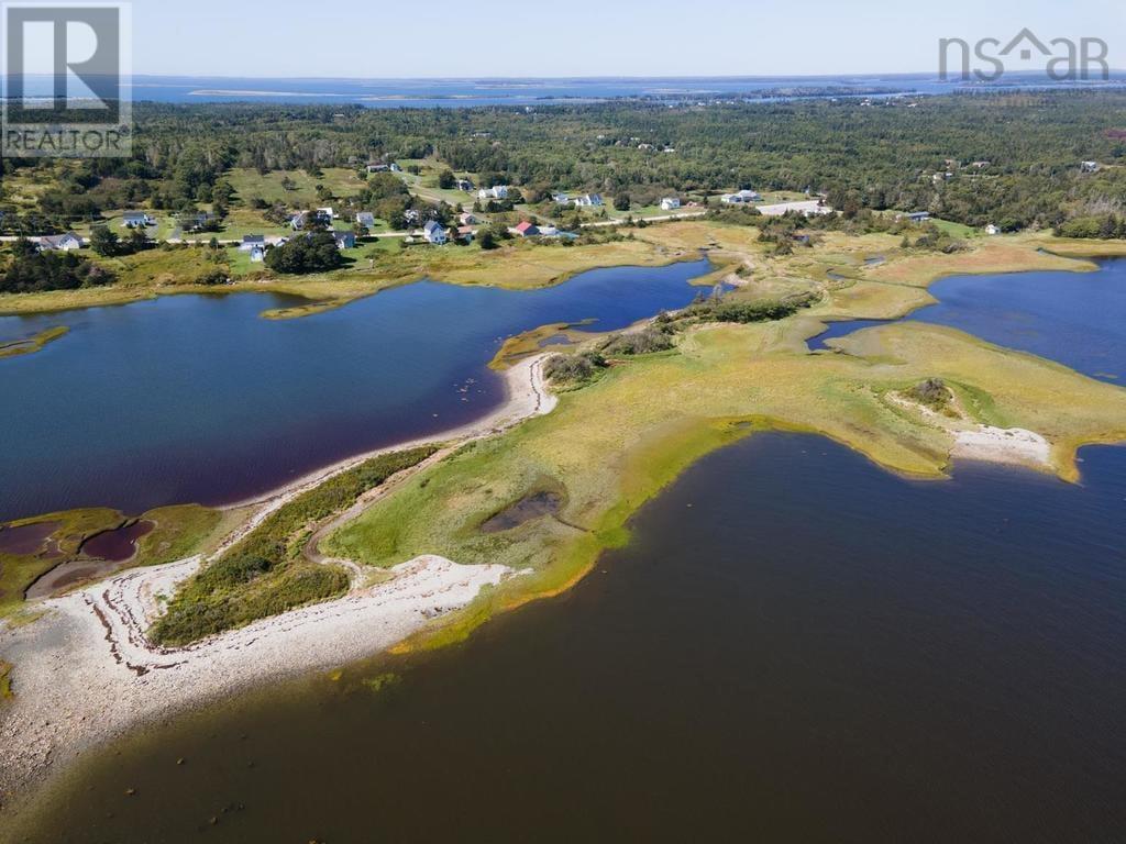 486 335 Highway Property Photo 4