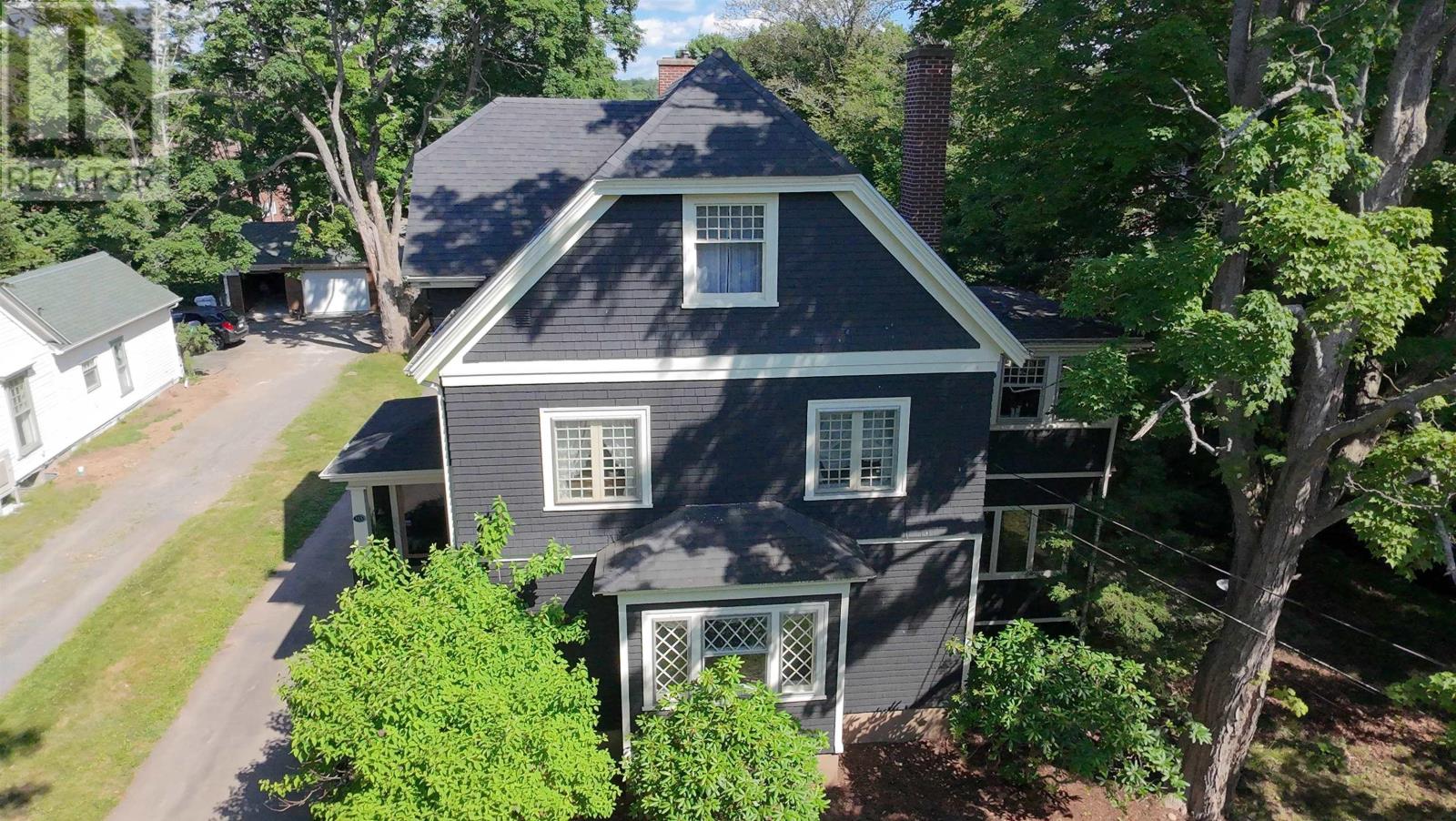 115 Willow Street Property Photo 3