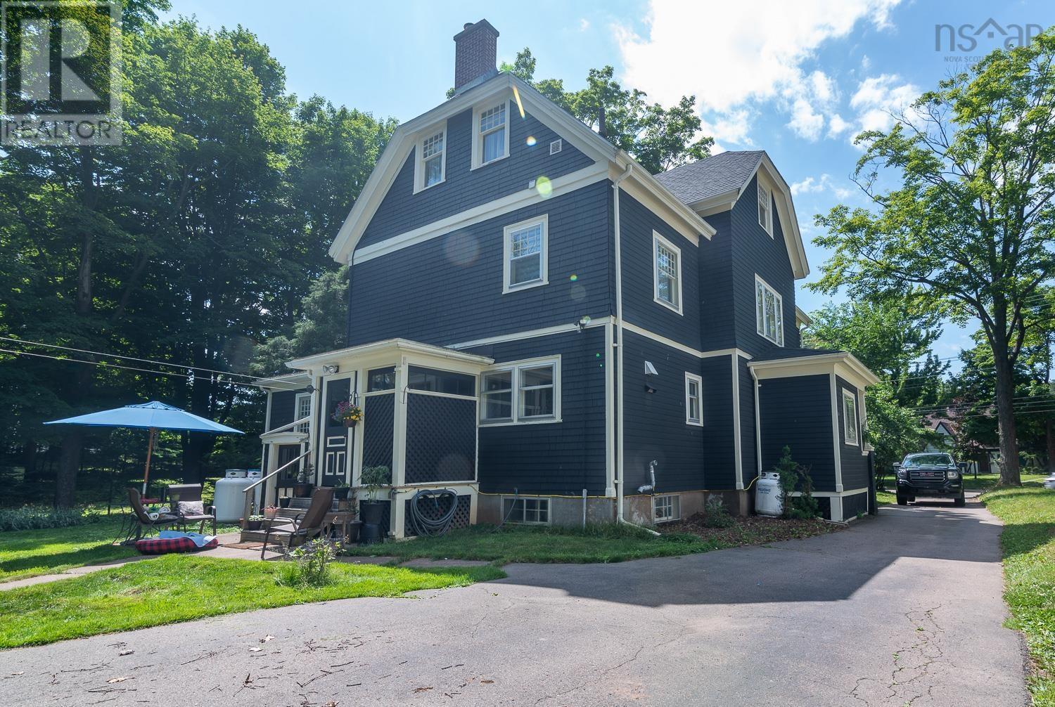 115 Willow Street Property Photo 9