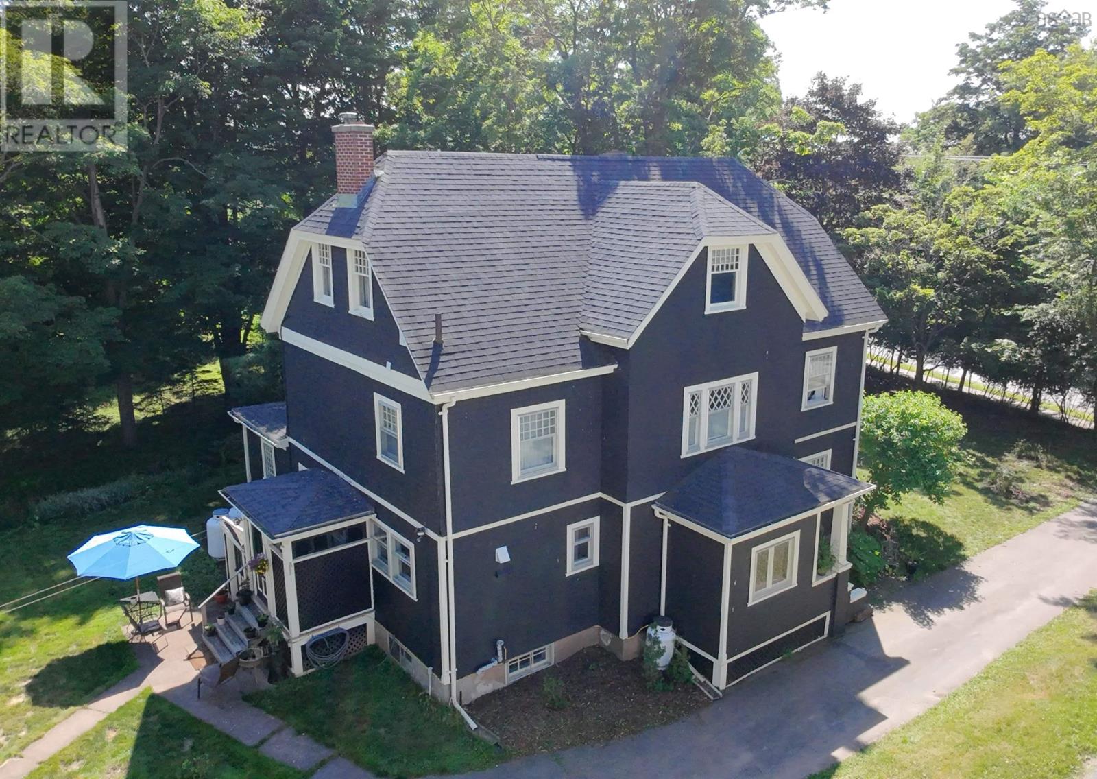 115 Willow Street Property Photo 10