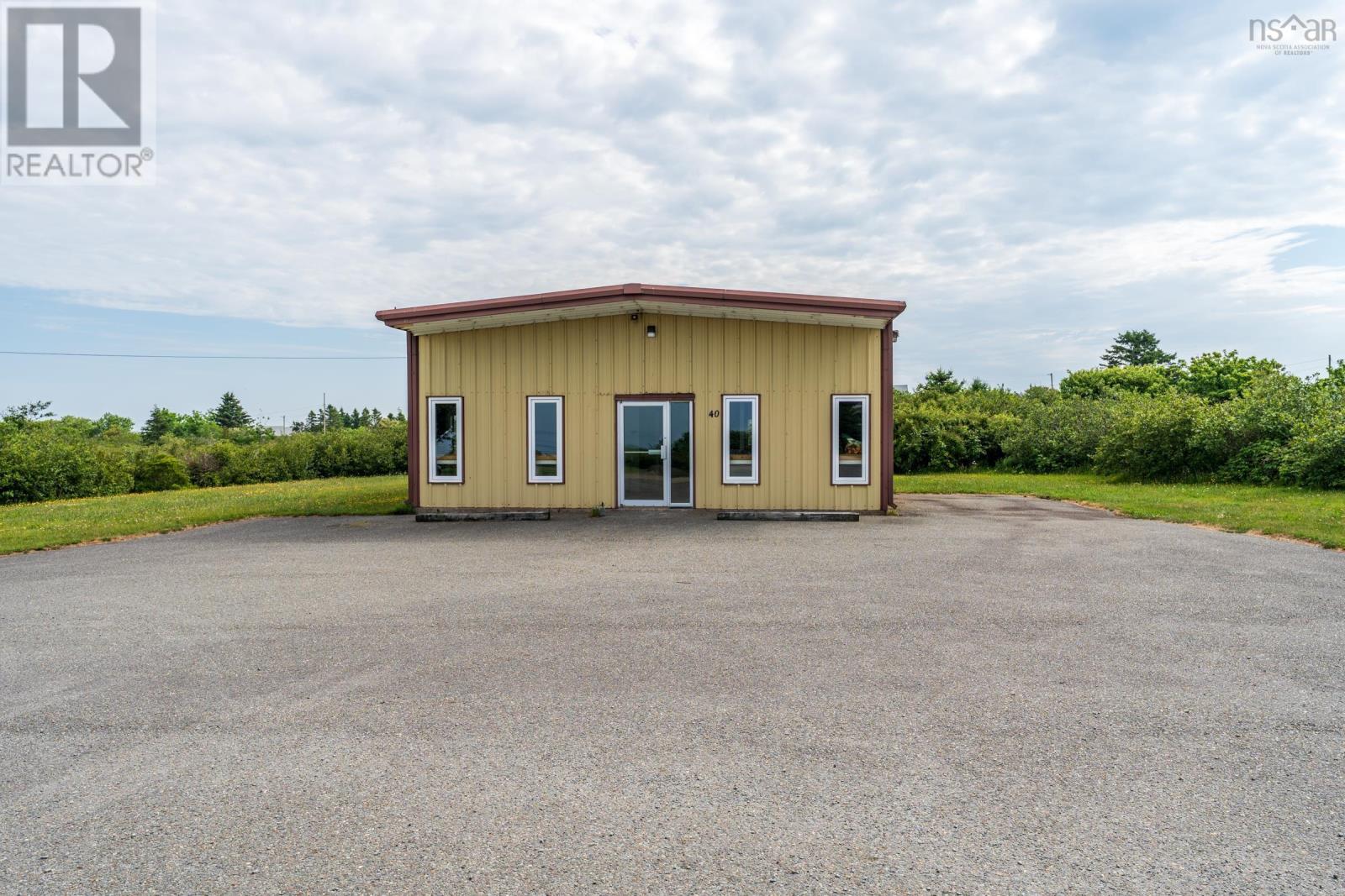 40 Schoolhouse Road Property Photo 5