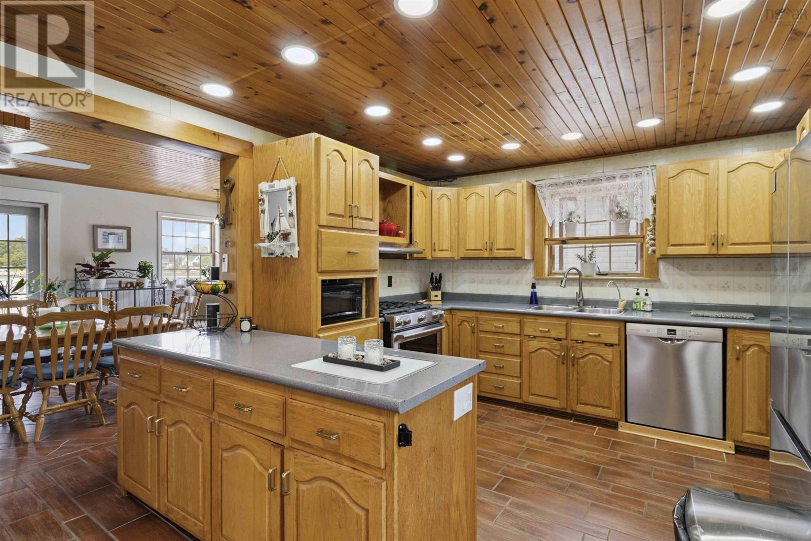 46 Roxbury Road Property Photo 14
