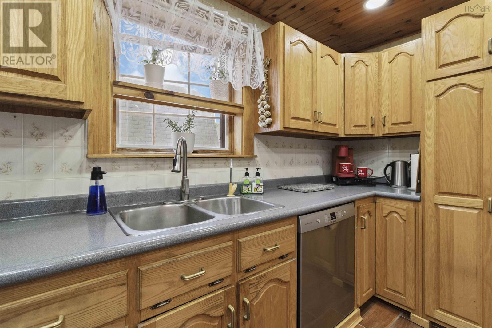 46 Roxbury Road Property Photo 18