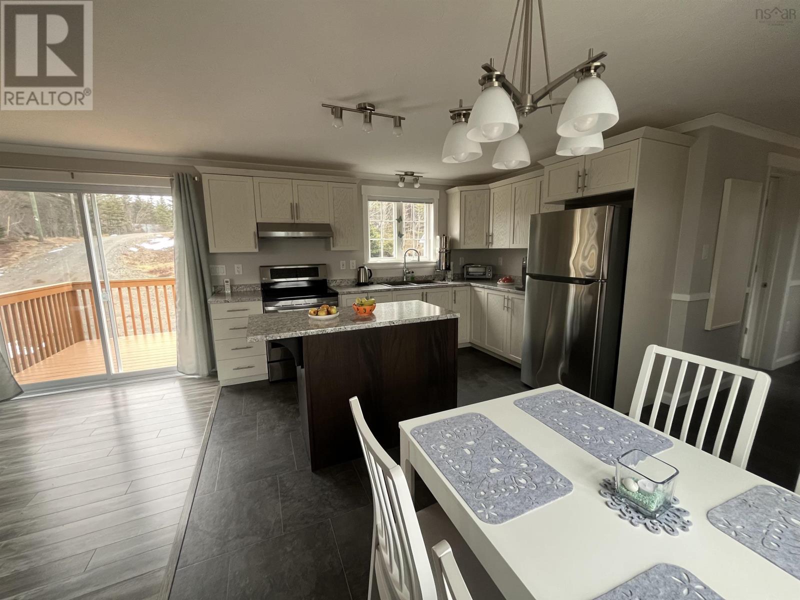 290 Eastside Grand River Property Photo 9