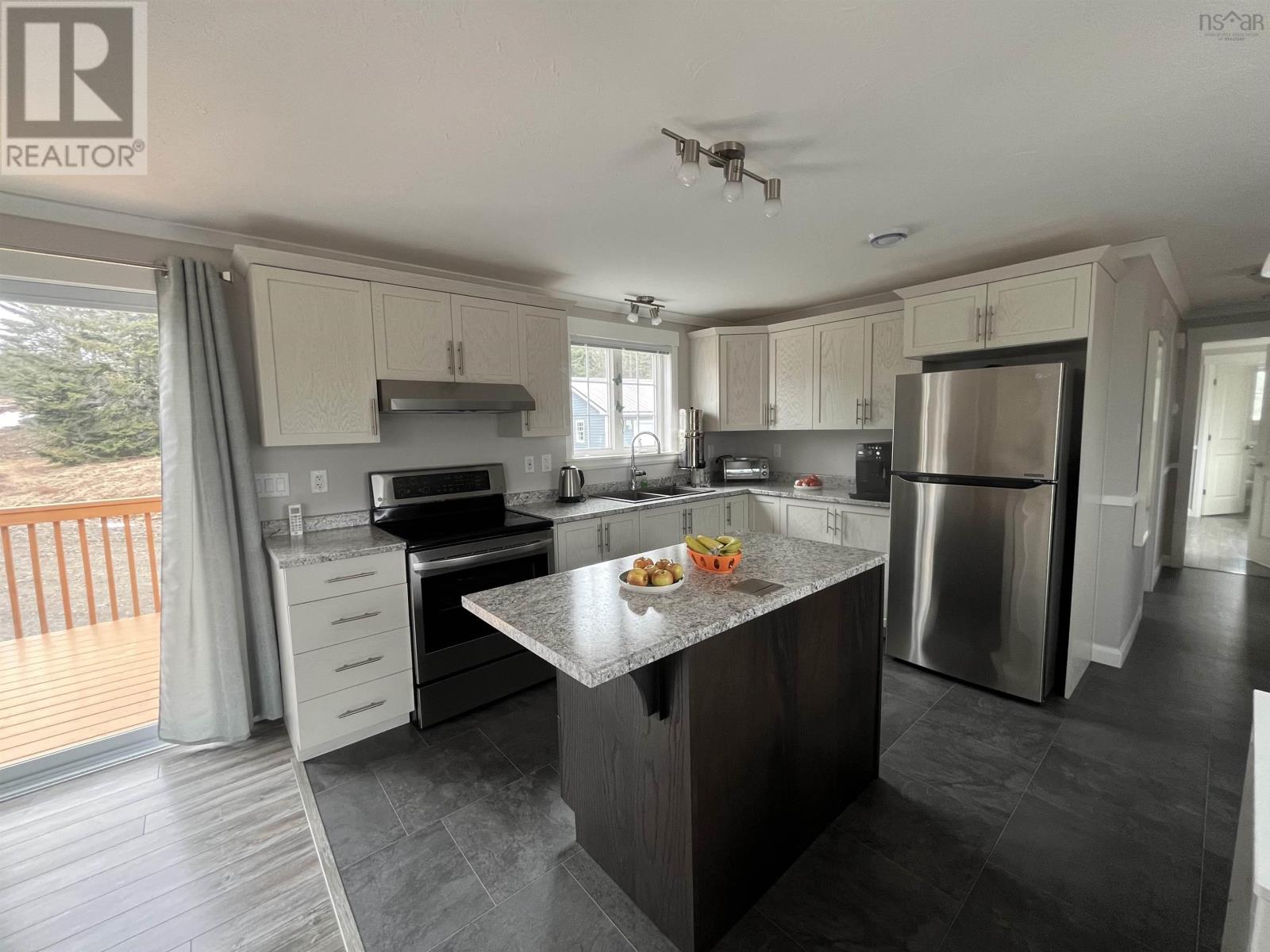 290 Eastside Grand River Property Photo 10