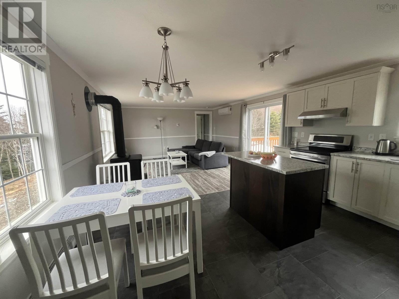 290 Eastside Grand River Property Photo 14