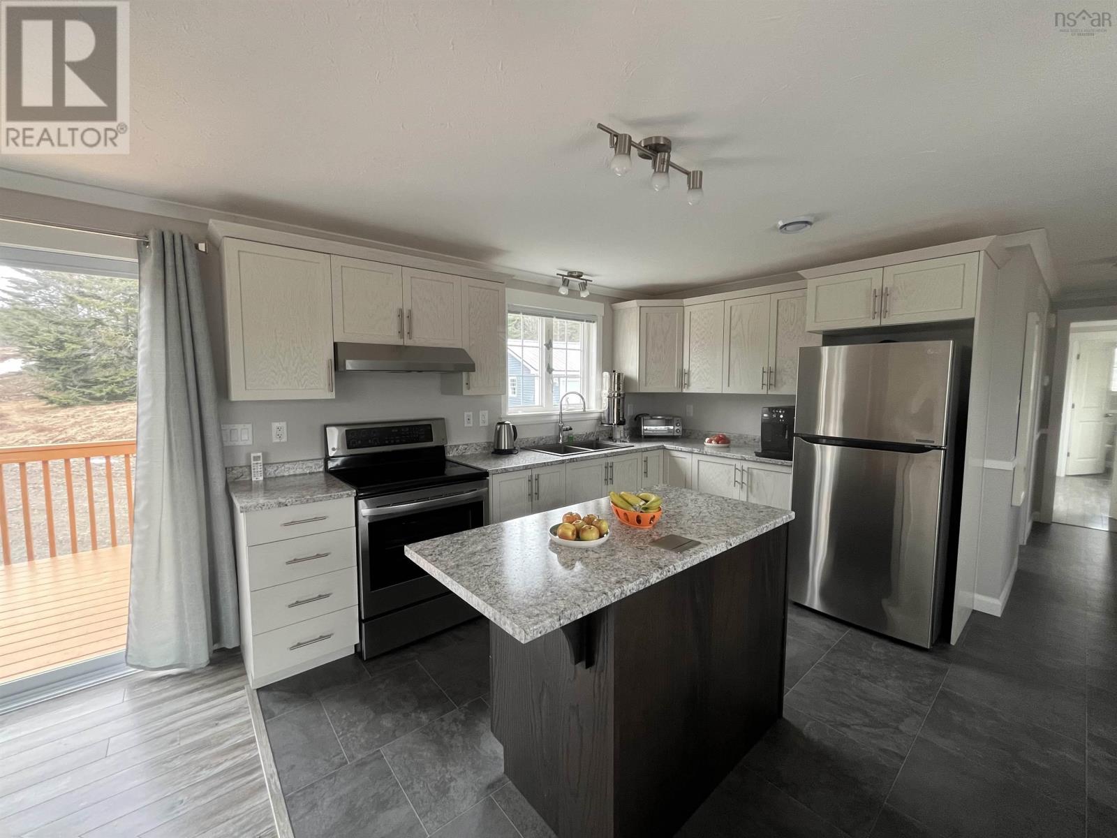 290 Eastside Grand River Property Photo 20